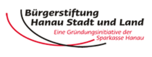 Logo der Bürgerstiftung Hanau Stadt und Land. Eine gebogene schwarze und rote Linie die sich überkreuzen. 