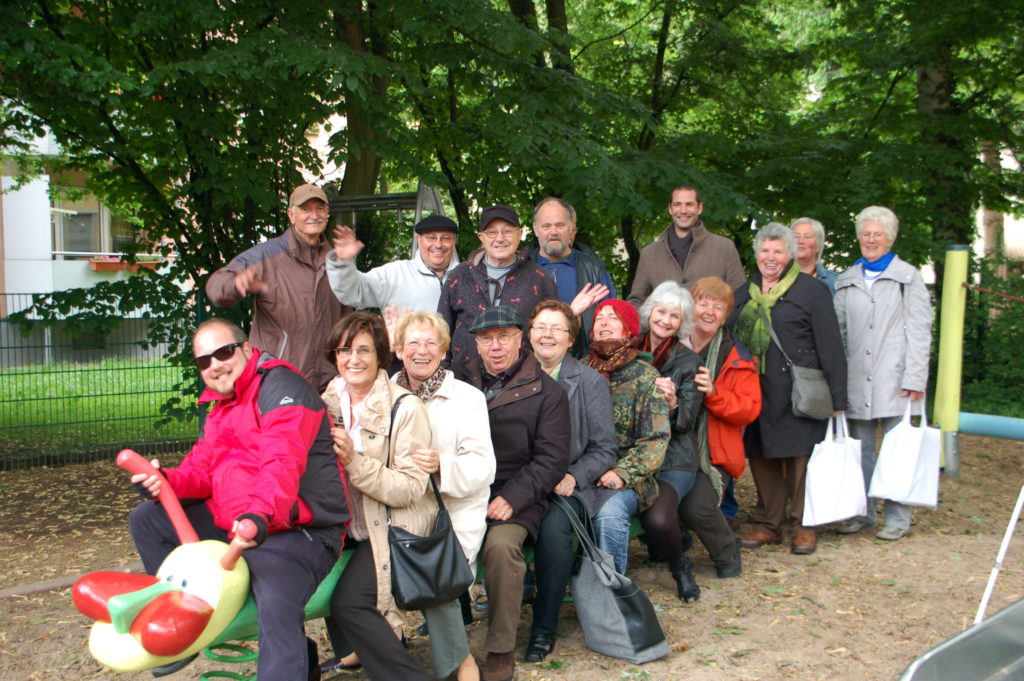 Das Bild zeigt eine Gruppe an Teilnehmerinnen und Teilnehmern am europäischen Austausch "Volunteer".