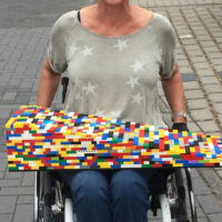 Rita mit gebauter Legorampe