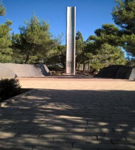 Das Bild zeigt die Gedenkstätte Yad Vashem von außen.