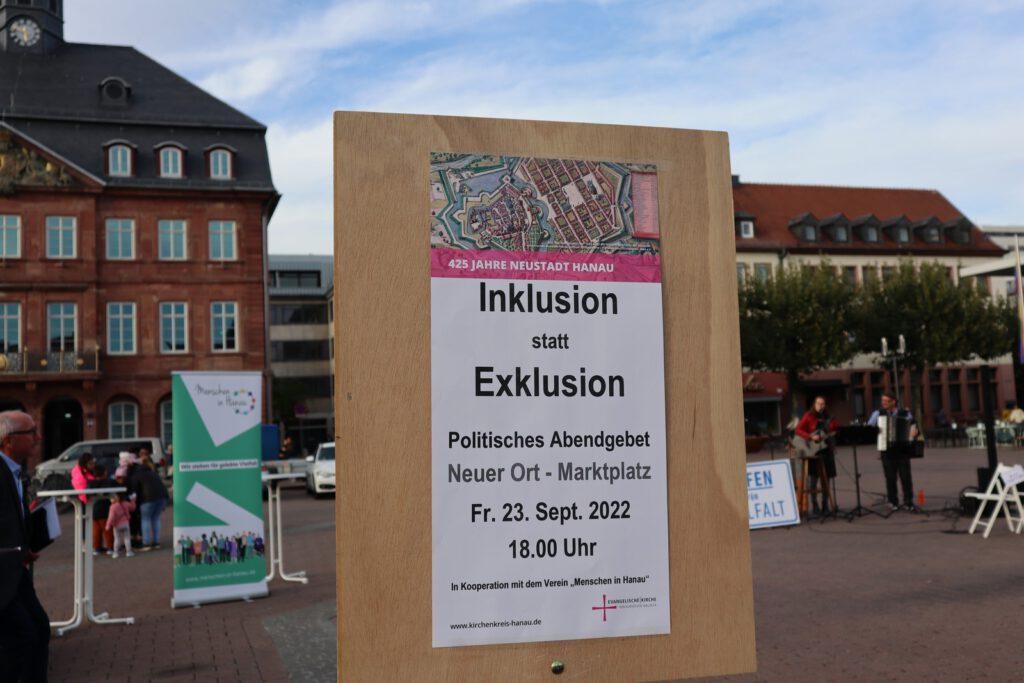 Das Bild zeigt den Flyer zum Fest zu 425 Jahren Neustadt Hanau. Als Titel der Veranstaltung steht dort: Inklusion statt Exklusion.