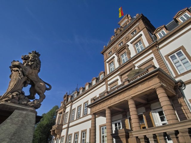 Schloss Philippsruhe (mit Papiertheatermuseum und Museumscafé)