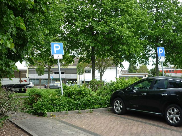 Behindertenparkplatz (2 Stellplätze) – Kurt-Schumacher-Platz / Parkplatzanlage (Nähe Lidl-Filiale), 63454 Hanau