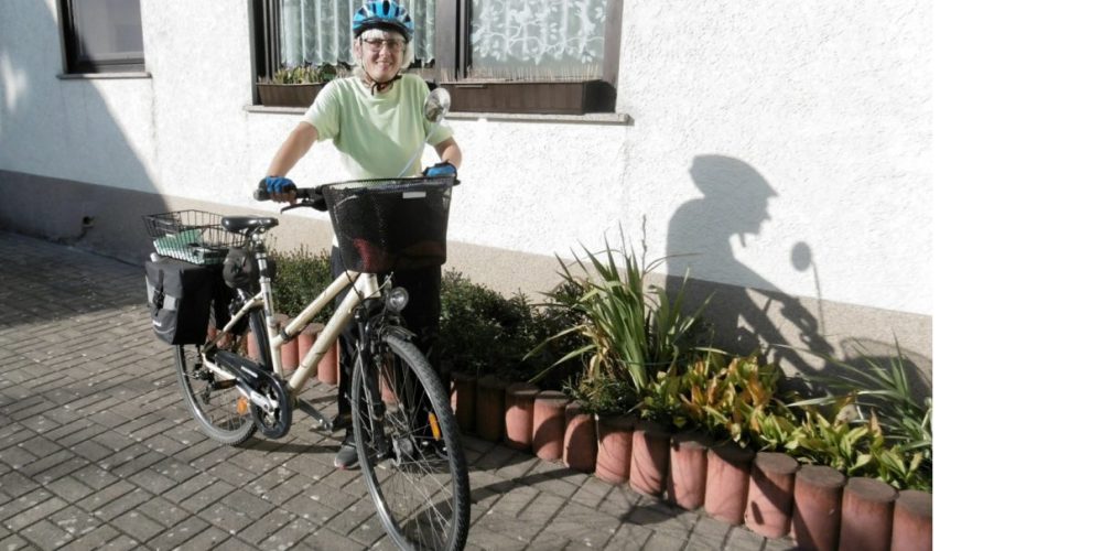 Das Bild zeigt eine Stadtradlerin