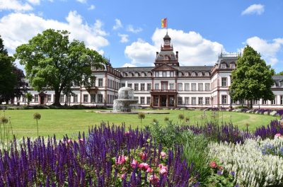 Schloss Philippsruhe (mit Papiertheatermuseum und Museumscafé)