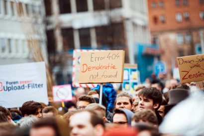 Demokratie und Mehrheitsentscheidung – passt das noch? &#8211; Diskussions-RAUM